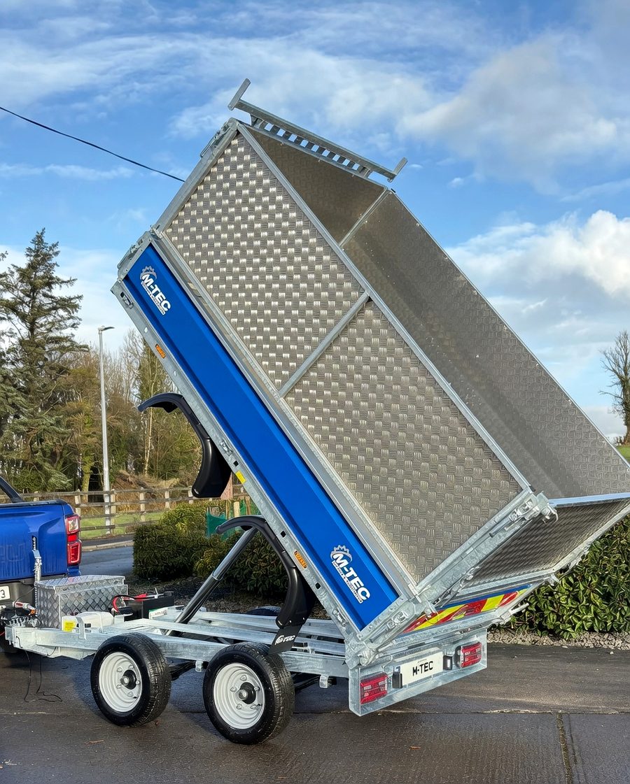M-TEC veetrailer met custom wrap